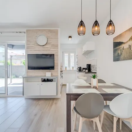 New, Private Heated Swimming Pool, Free Parking, Centar 公寓