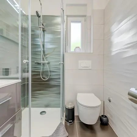 New, Private Heated Swimming Pool, Free Parking, Centar