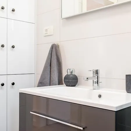 New, Private Heated Swimming Pool, Free Parking, Centar