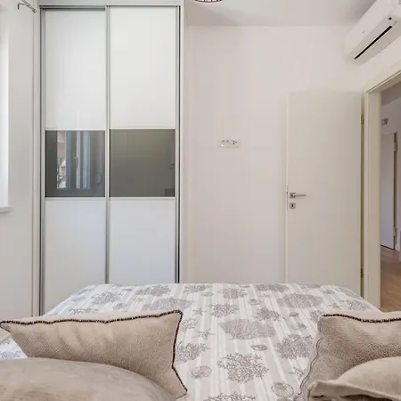 New, Private Heated Swimming Pool, Free Parking, Centar Трогир