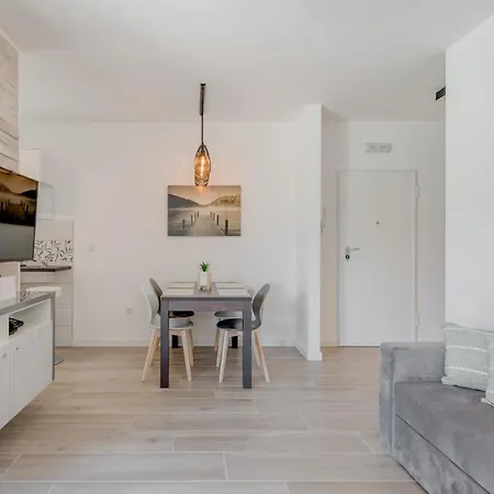 Апартаменты New, Private Heated Swimming Pool, Free Parking, Centar Трогир