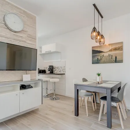 公寓 New, Private Heated Swimming Pool, Free Parking, Centar 特罗吉尔