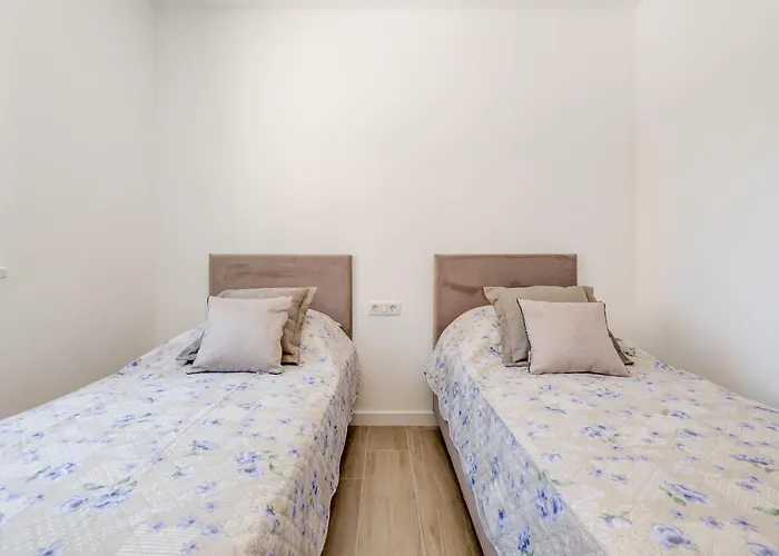 New, Private Heated Swimming Pool, Free Parking, Centar 아파트