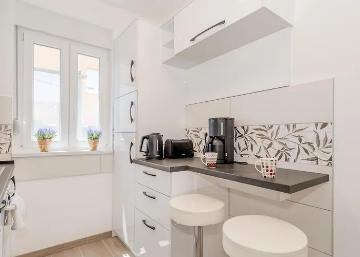 New, Private Heated Swimming Pool, Free Parking, Centar * Traù