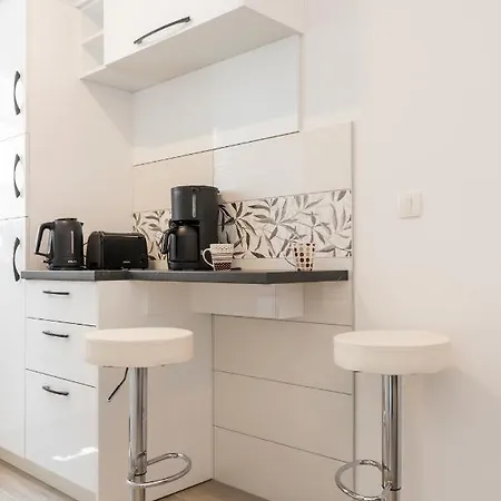 Apartment New, Private Heated Swimming Pool, Free Parking, Centar Trogir