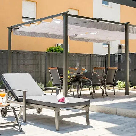 Apartment New, Private Heated Swimming Pool, Free Parking, Centar