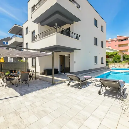 New, Private Heated Swimming Pool, Free Parking, Centar Apartment Trogir