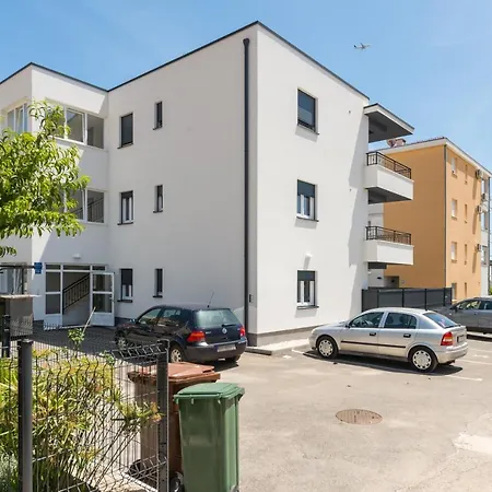 아파트 New, Private Heated Swimming Pool, Free Parking, Centar 트로기르