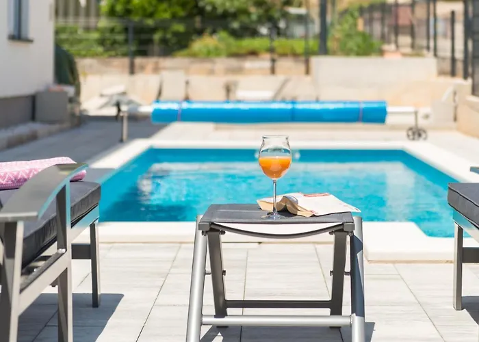 Appartement New, Private Heated Swimming Pool, Free Parking, Centar Trogir