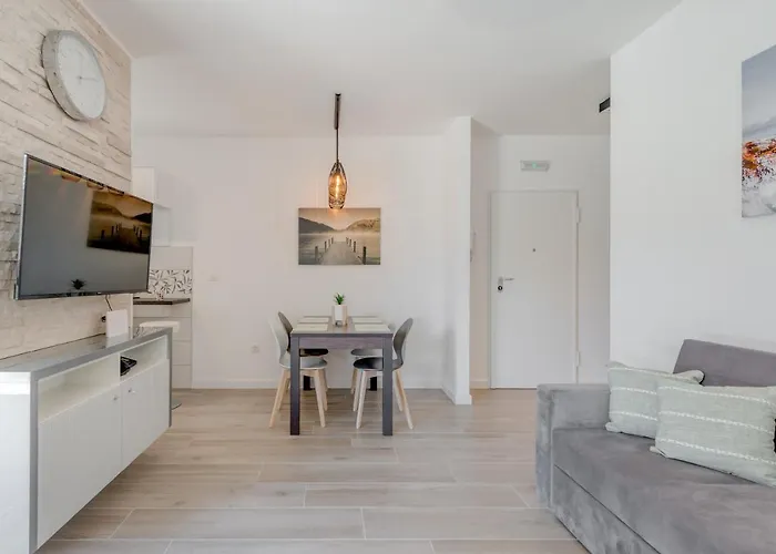 Appartement New, Private Heated Swimming Pool, Free Parking, Centar Trogir